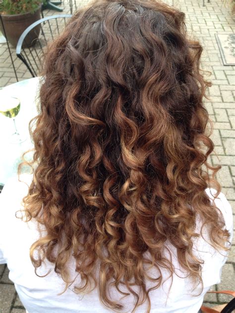 curly hair with ombre